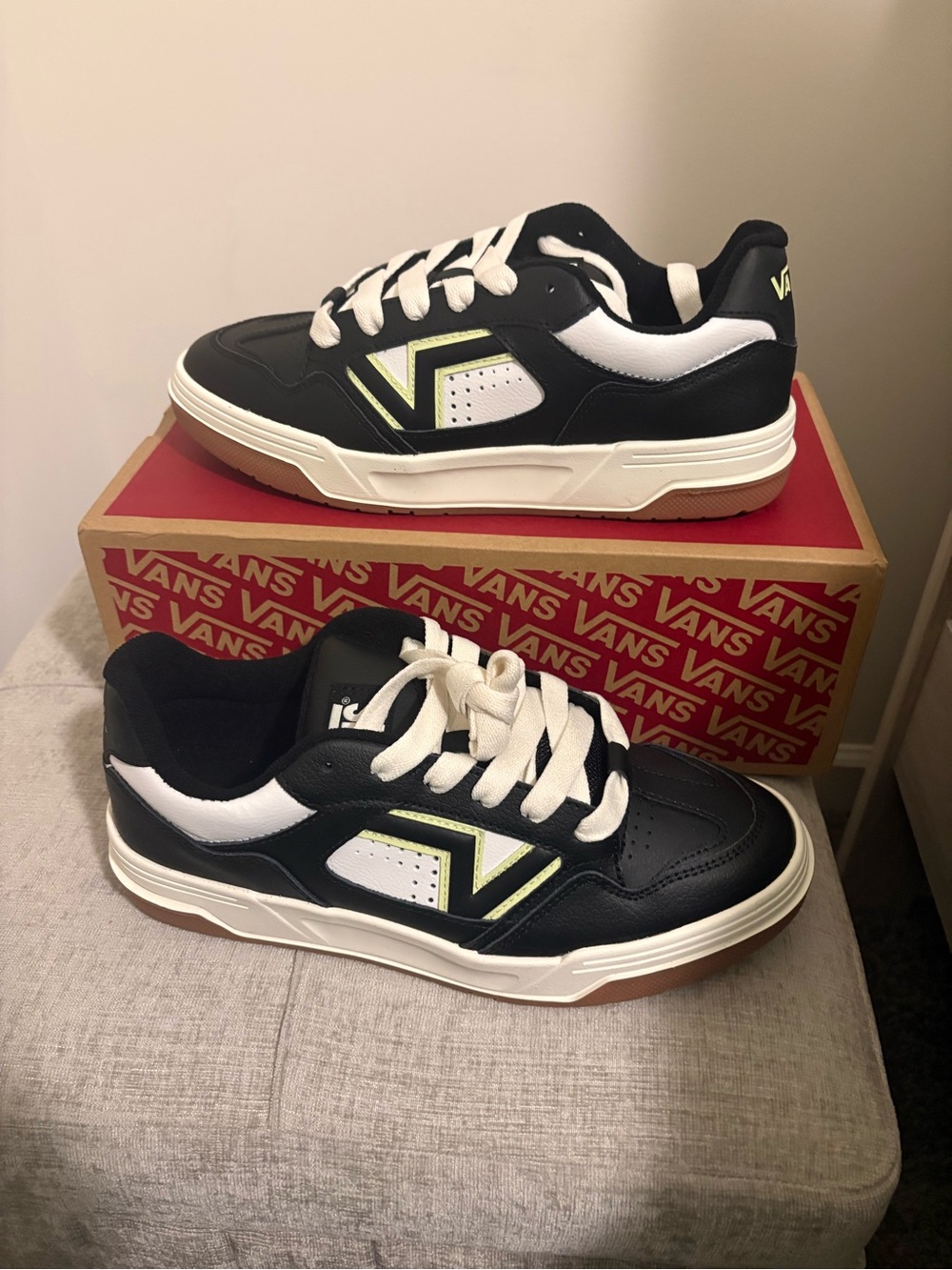 Vans Mens size 8 Black & White Low-Top Sneakers with Lime Accent